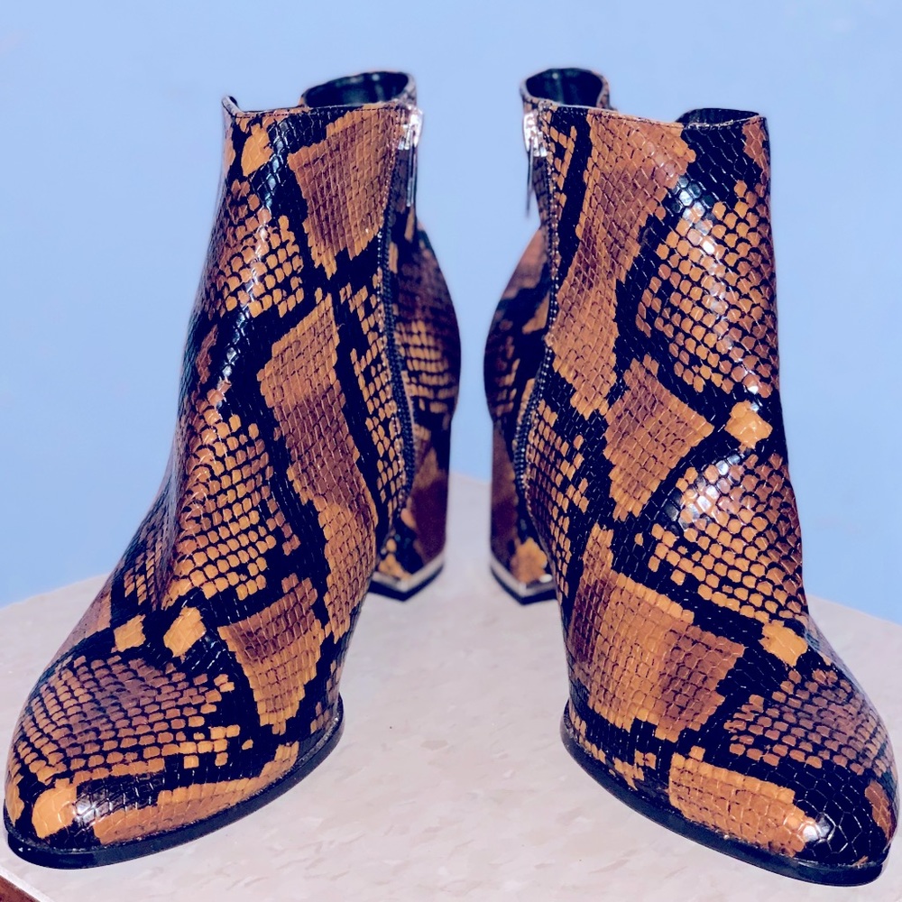 Calvin Klein SNAKE Print Booties 🐍👢 Worn once and ready to let them go!